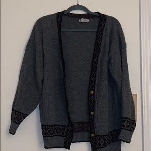 VINTAGE grey and geometric design sweater